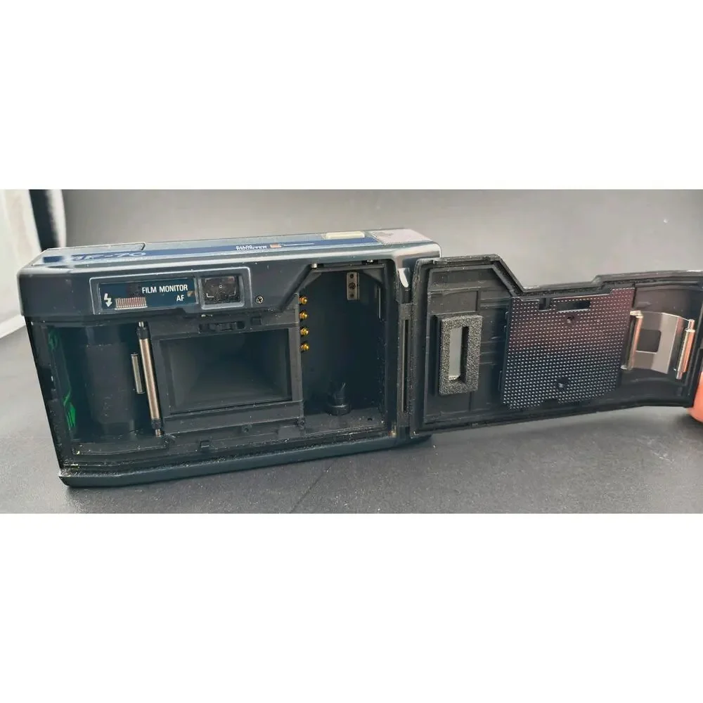 Ricoh AF-70 35mm Camera - FOR PARTS - Powers On / Flash Issue - Includes Bag
